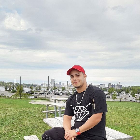 Meet your Posher, Juan - Picture 1 of 1